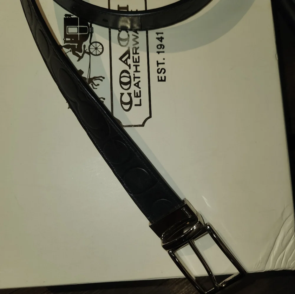 COACH Women's Black Leather Belt with Embossed Signature C Pattern - Size 34 - Picture 2 of 2